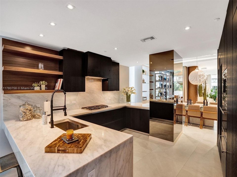 En Renta: $24,900 (3 camas, 3 baños, 2635 Pies cuadrados)