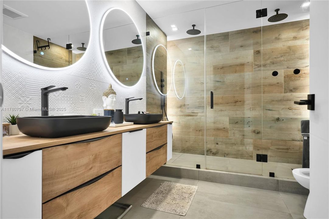 En Venta: $1,999,900 (4 camas, 3 baños, 2425 Pies cuadrados)