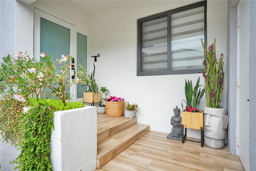 En Venta: $1,999,900 (4 camas, 3 baños, 2425 Pies cuadrados)