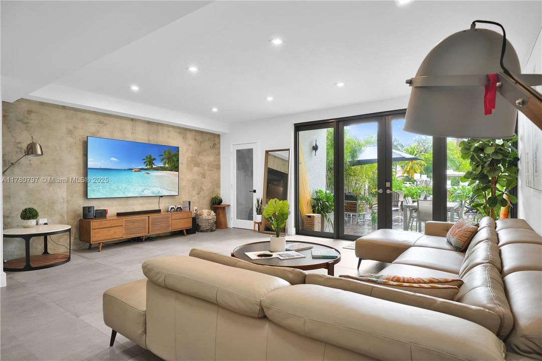 En Venta: $1,999,900 (4 camas, 3 baños, 2425 Pies cuadrados)