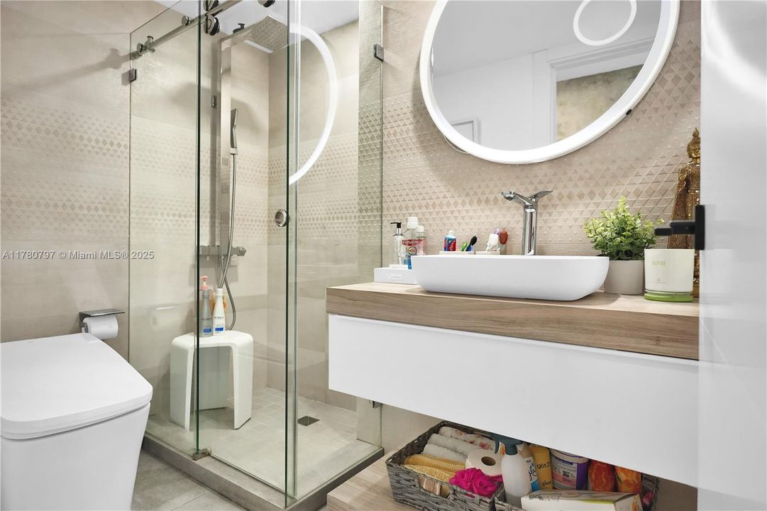 En Venta: $1,999,900 (4 camas, 3 baños, 2425 Pies cuadrados)