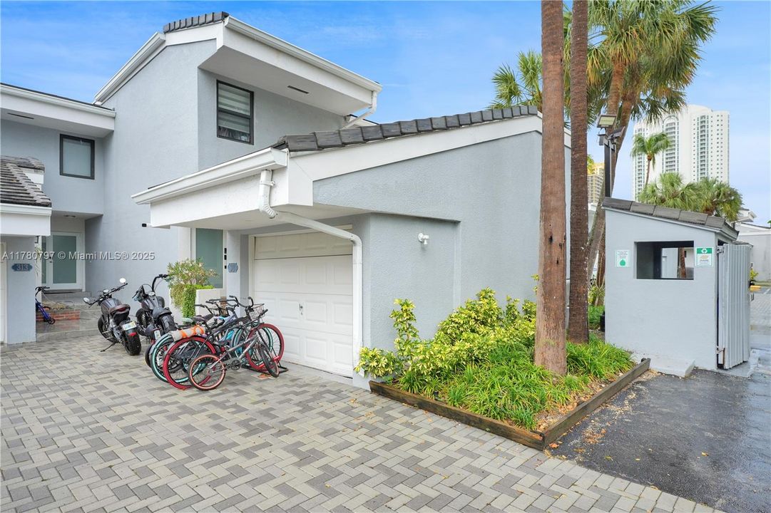 En Venta: $1,999,900 (4 camas, 3 baños, 2425 Pies cuadrados)