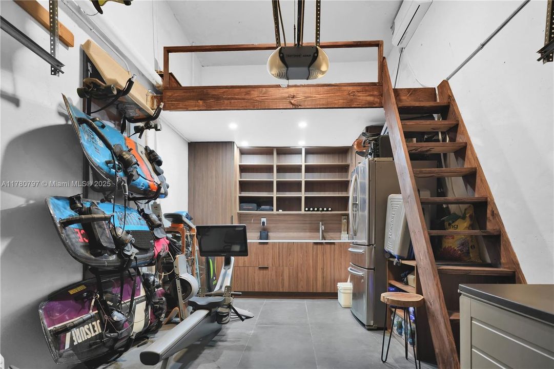 En Venta: $1,999,900 (4 camas, 3 baños, 2425 Pies cuadrados)