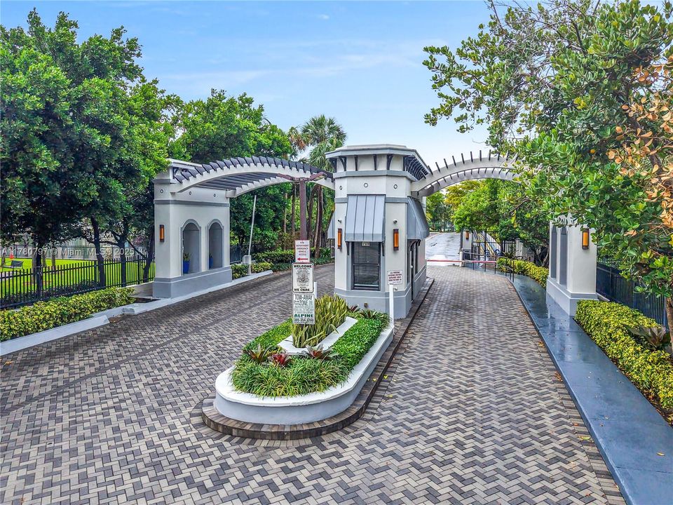 En Venta: $1,999,900 (4 camas, 3 baños, 2425 Pies cuadrados)