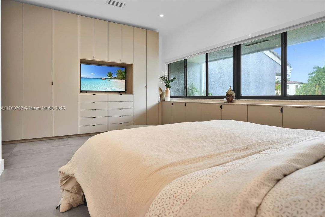 En Venta: $1,999,900 (4 camas, 3 baños, 2425 Pies cuadrados)