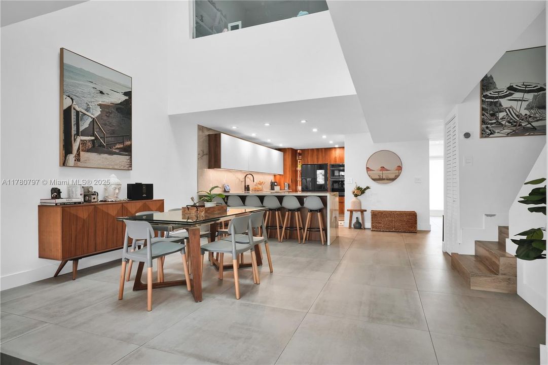 En Venta: $1,999,900 (4 camas, 3 baños, 2425 Pies cuadrados)