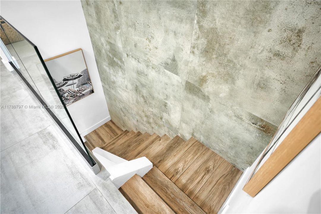 En Venta: $1,999,900 (4 camas, 3 baños, 2425 Pies cuadrados)