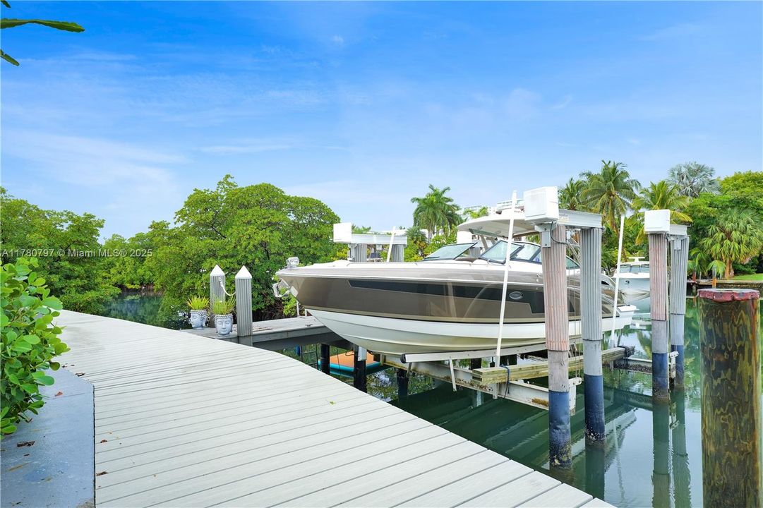 En Venta: $1,999,900 (4 camas, 3 baños, 2425 Pies cuadrados)