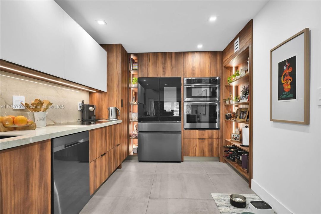 En Venta: $1,999,900 (4 camas, 3 baños, 2425 Pies cuadrados)