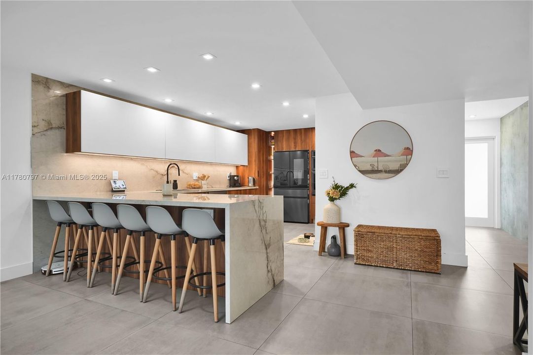 En Venta: $1,999,900 (4 camas, 3 baños, 2425 Pies cuadrados)