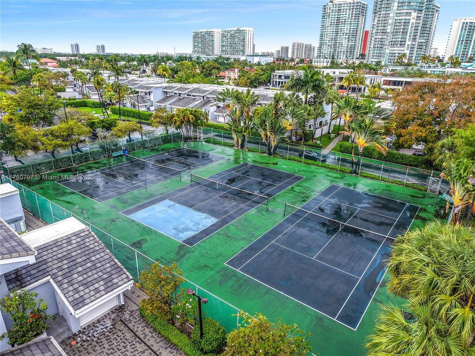 En Venta: $1,999,900 (4 camas, 3 baños, 2425 Pies cuadrados)