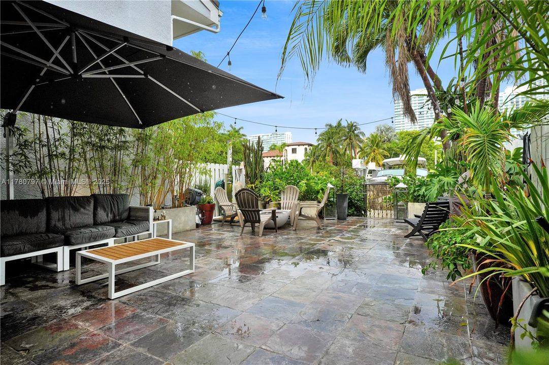 En Venta: $1,999,900 (4 camas, 3 baños, 2425 Pies cuadrados)