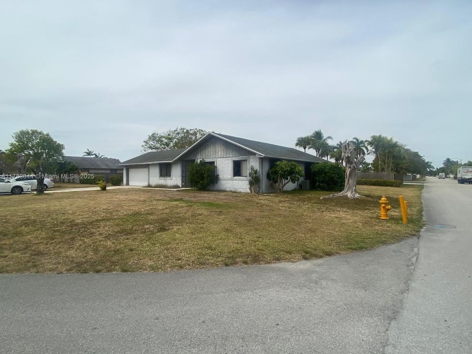 Недавно продано: $629,000 (4 спален, 2 ванн, 1559 Квадратных фут)