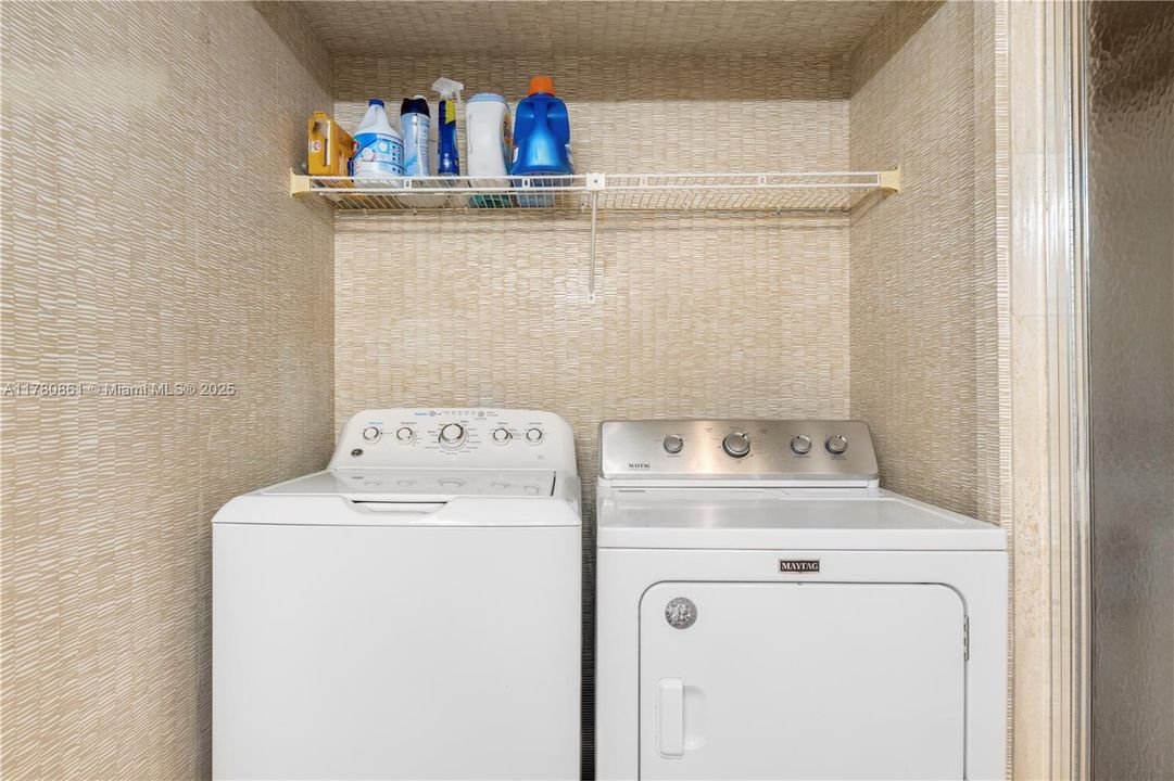 待售: $2,300,000 (3 贝兹, 2 浴室, 2353 平方英尺)