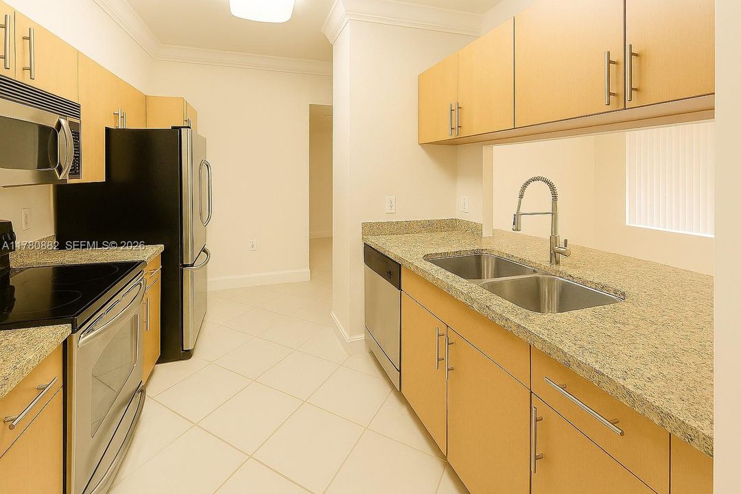 Под контрактом: $225,000 (1 спален, 1 ванн, 843 Квадратных фут)