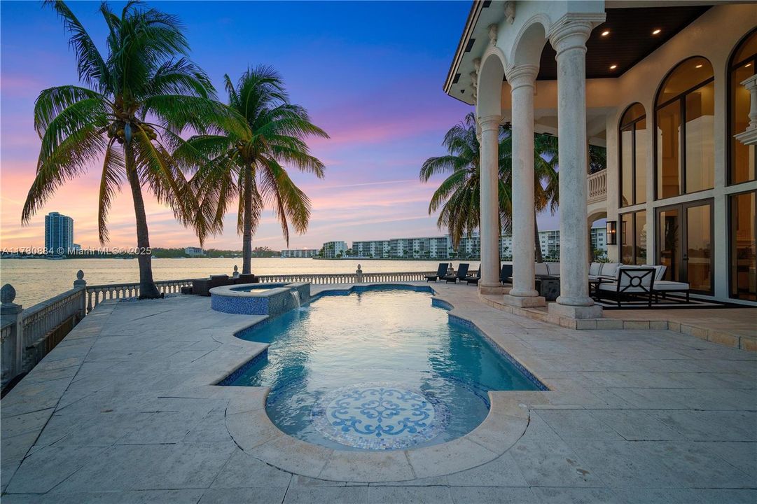 На продажу: $13,900,000 (7 спален, 8 ванн, 7729 Квадратных фут)