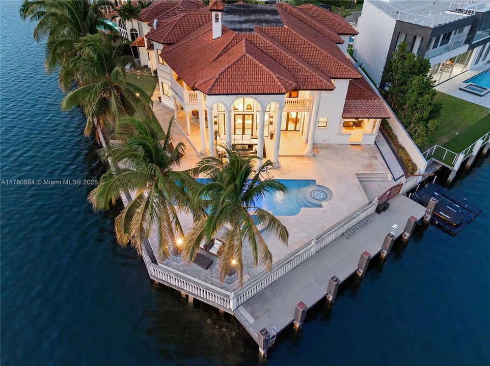 На продажу: $13,900,000 (7 спален, 8 ванн, 7729 Квадратных фут)