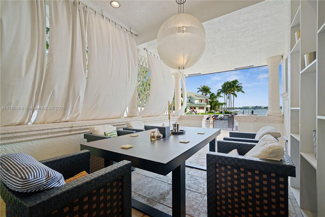 На продажу: $13,900,000 (7 спален, 8 ванн, 7729 Квадратных фут)