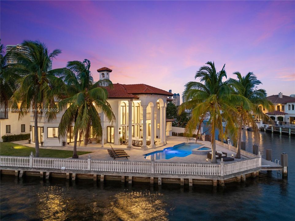 На продажу: $13,900,000 (7 спален, 8 ванн, 7729 Квадратных фут)