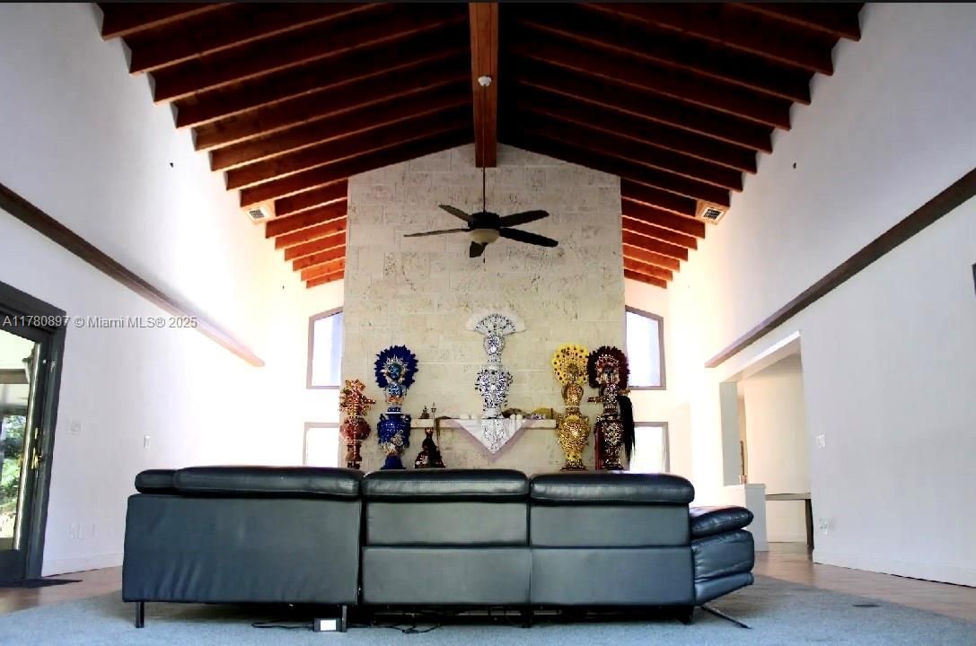 待售: $1,499,999 (6 贝兹, 4 浴室, 5659 平方英尺)