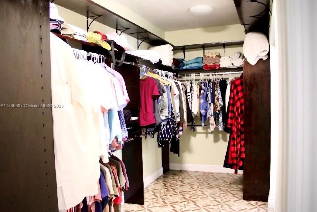 待售: $1,499,999 (6 贝兹, 4 浴室, 5659 平方英尺)