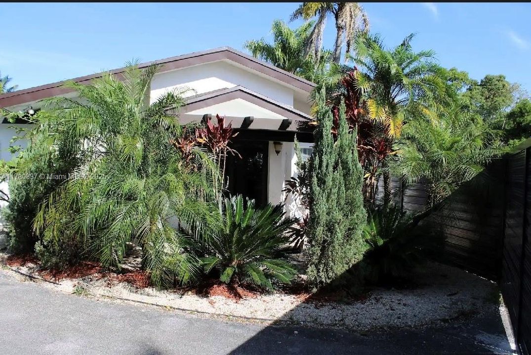 待售: $1,499,999 (6 贝兹, 4 浴室, 5659 平方英尺)