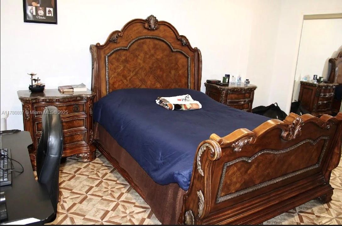 待售: $1,499,999 (6 贝兹, 4 浴室, 5659 平方英尺)