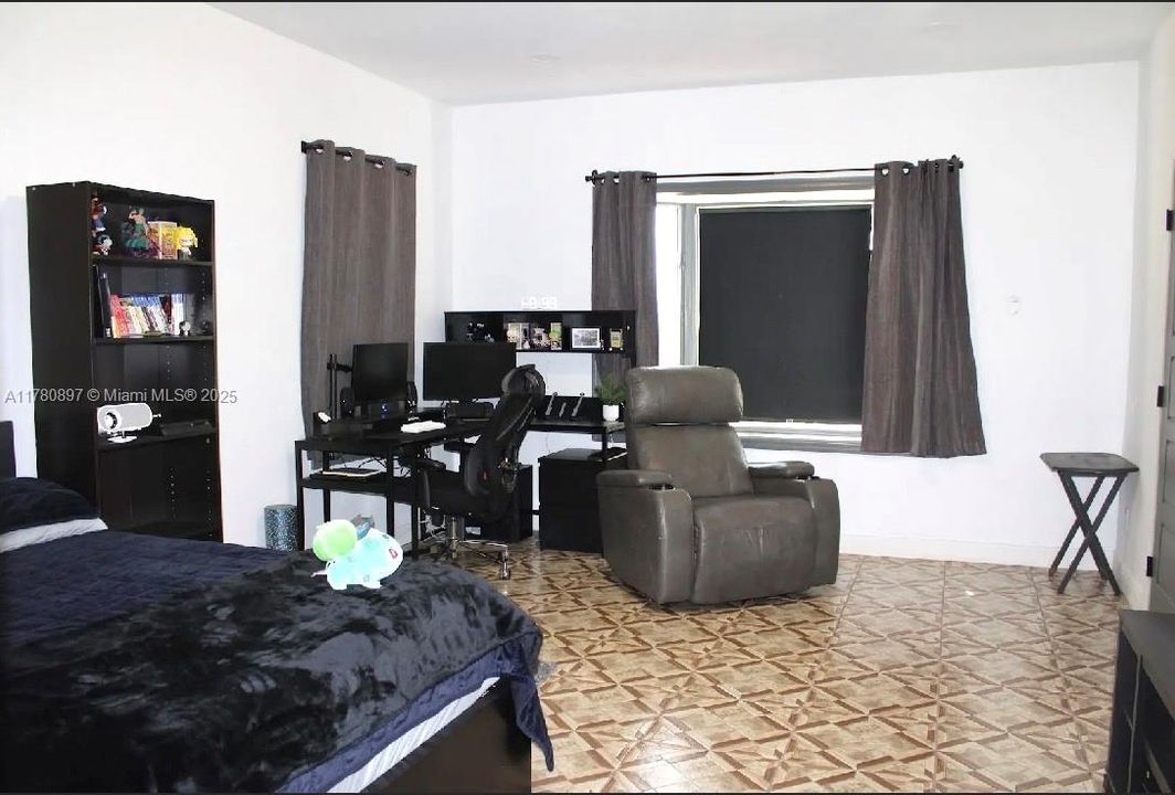 待售: $1,499,999 (6 贝兹, 4 浴室, 5659 平方英尺)