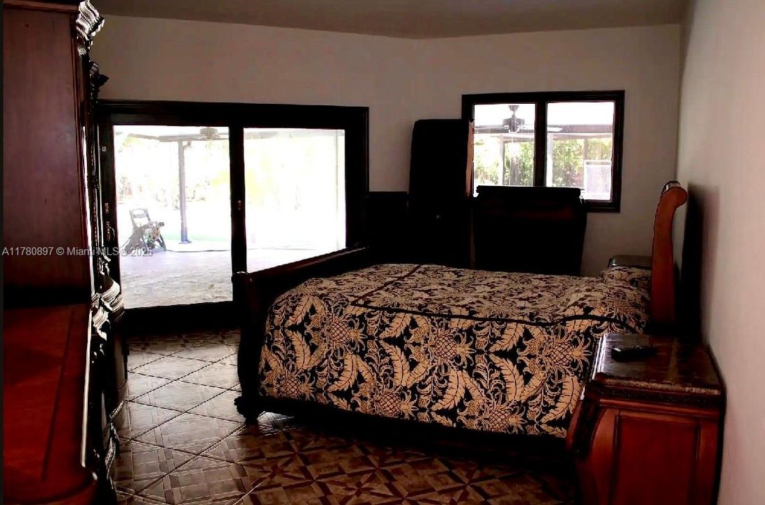 待售: $1,499,999 (6 贝兹, 4 浴室, 5659 平方英尺)