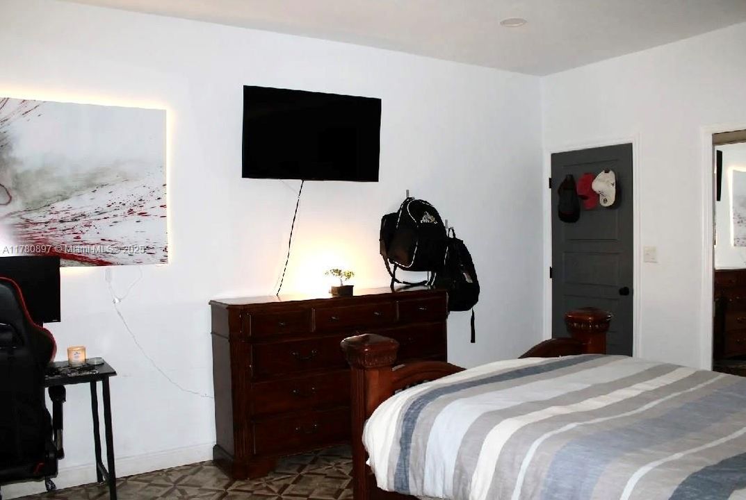 待售: $1,499,999 (6 贝兹, 4 浴室, 5659 平方英尺)