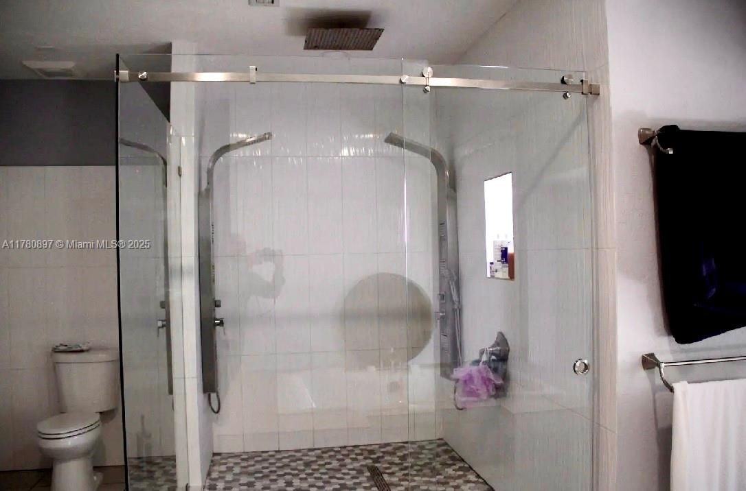 待售: $1,499,999 (6 贝兹, 4 浴室, 5659 平方英尺)