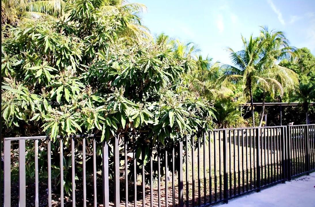 待售: $1,499,999 (6 贝兹, 4 浴室, 5659 平方英尺)