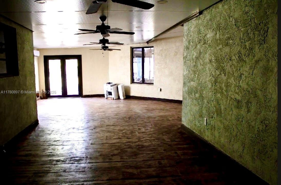 待售: $1,499,999 (6 贝兹, 4 浴室, 5659 平方英尺)