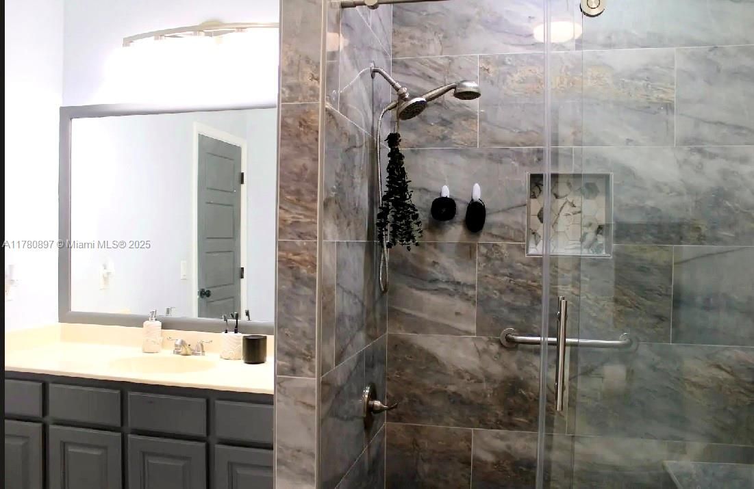 待售: $1,499,999 (6 贝兹, 4 浴室, 5659 平方英尺)