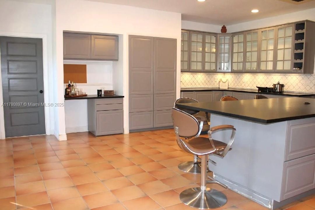 待售: $1,499,999 (6 贝兹, 4 浴室, 5659 平方英尺)