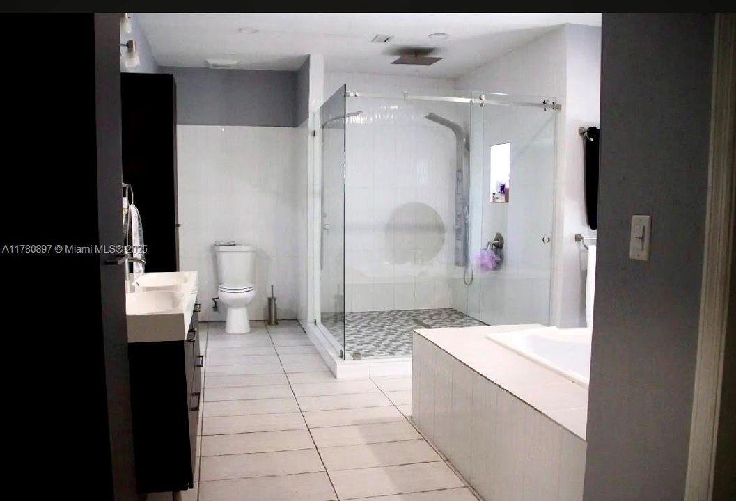 待售: $1,499,999 (6 贝兹, 4 浴室, 5659 平方英尺)