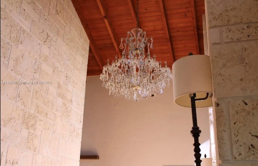 待售: $1,499,999 (6 贝兹, 4 浴室, 5659 平方英尺)