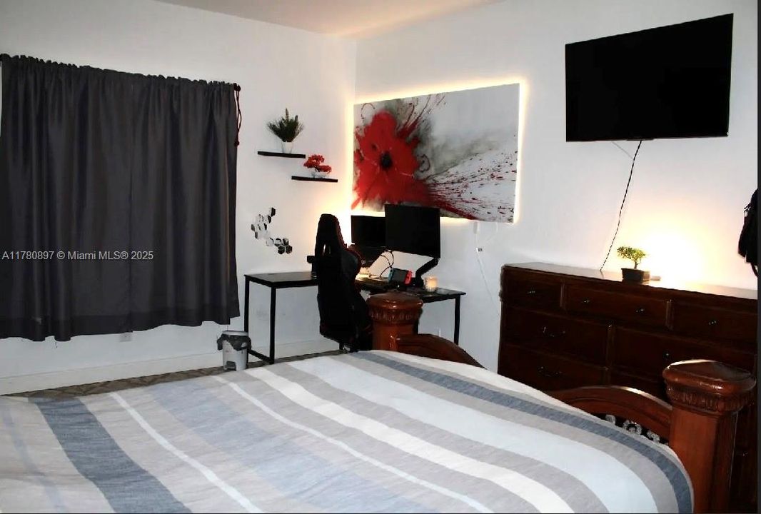 待售: $1,499,999 (6 贝兹, 4 浴室, 5659 平方英尺)