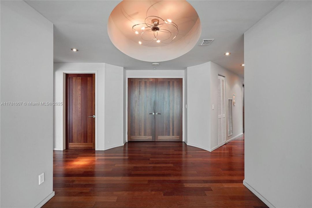 Recently Sold: $2,250,000 (3 beds, 2 baths, 2340 Square Feet)