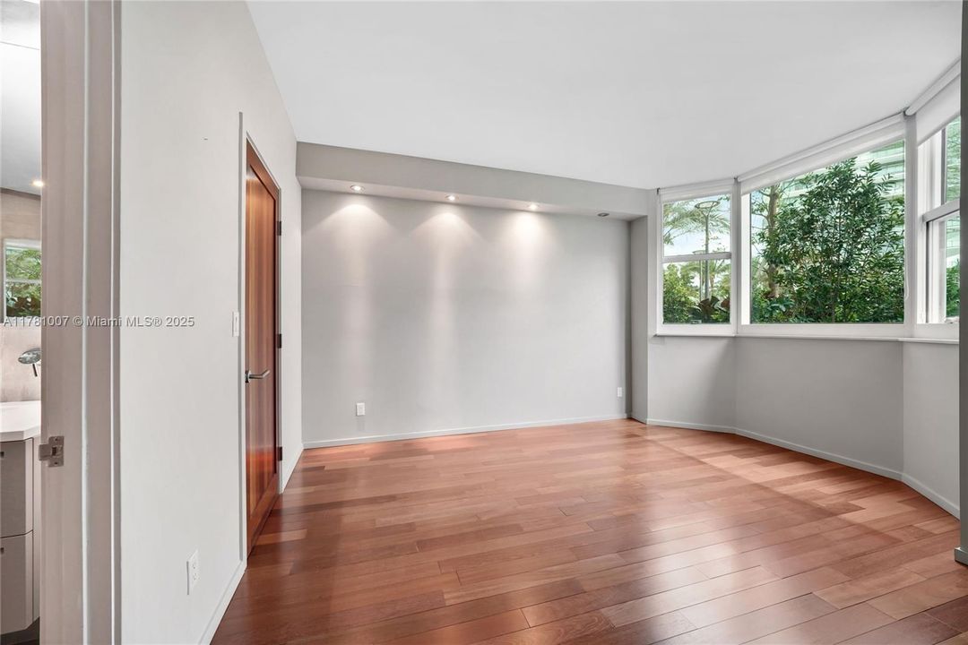 Recently Sold: $2,250,000 (3 beds, 2 baths, 2340 Square Feet)