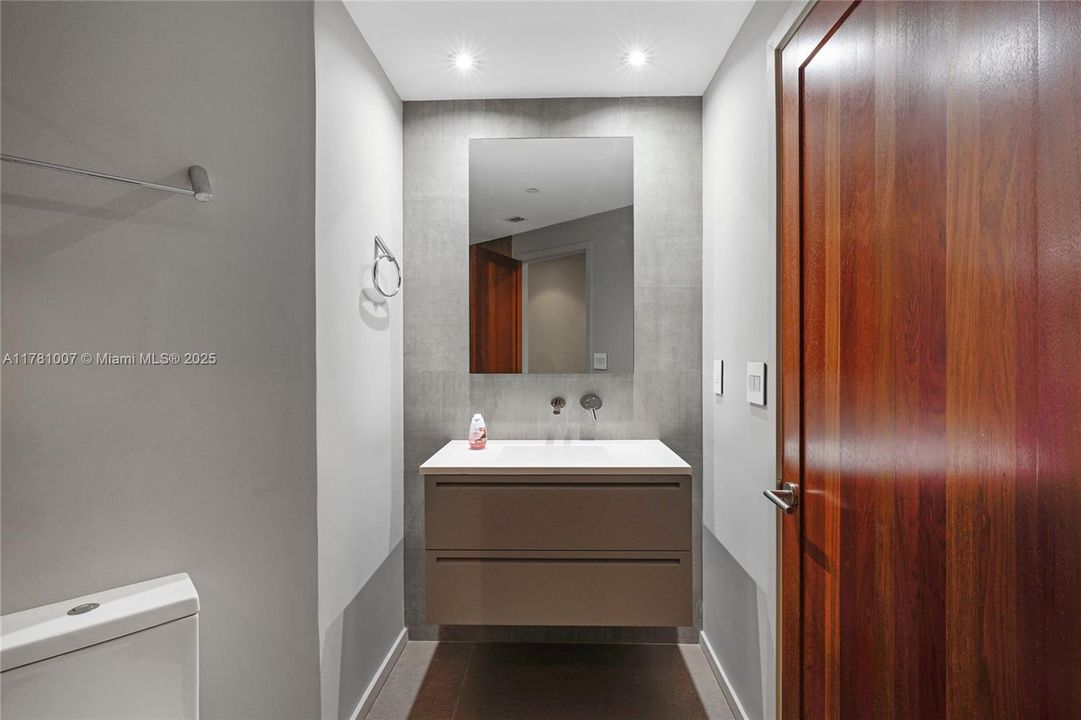 Recently Sold: $2,250,000 (3 beds, 2 baths, 2340 Square Feet)