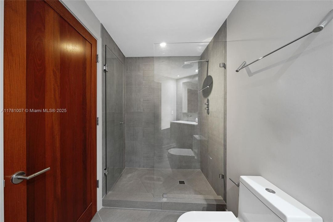 Recently Sold: $2,250,000 (3 beds, 2 baths, 2340 Square Feet)