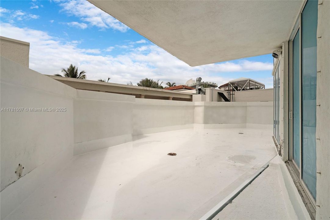 Recently Sold: $2,250,000 (3 beds, 2 baths, 2340 Square Feet)