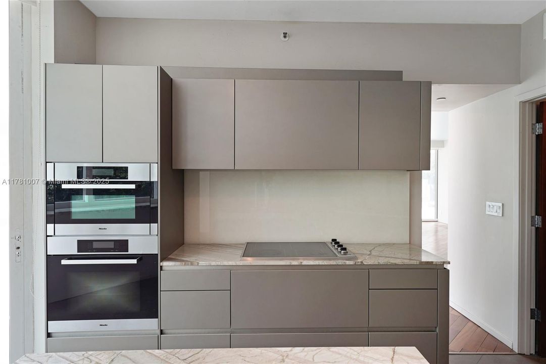 Recently Sold: $2,250,000 (3 beds, 2 baths, 2340 Square Feet)