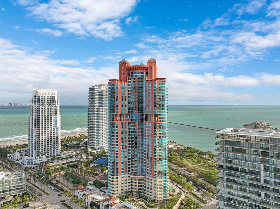 Recently Sold: $2,250,000 (3 beds, 2 baths, 2340 Square Feet)