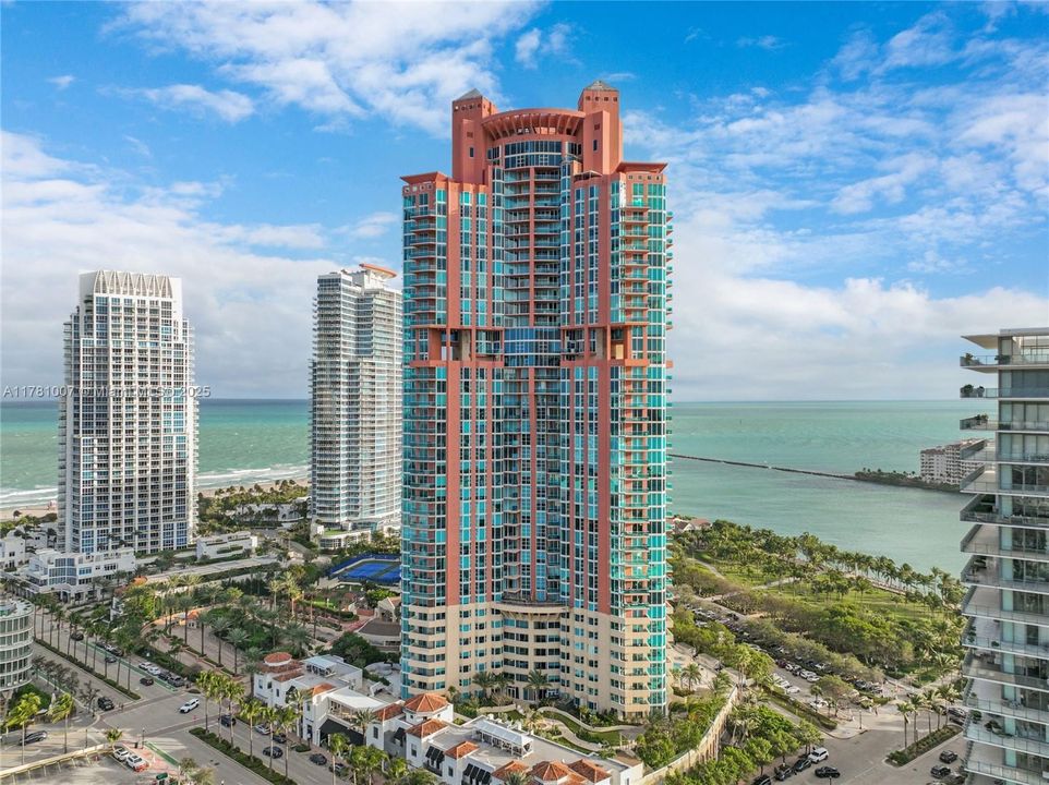 Recently Sold: $2,250,000 (3 beds, 2 baths, 2340 Square Feet)