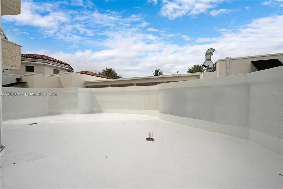 Recently Sold: $2,250,000 (3 beds, 2 baths, 2340 Square Feet)