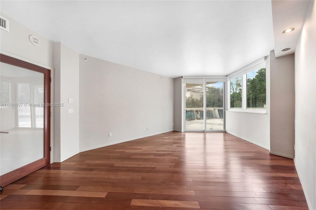 Recently Sold: $2,250,000 (3 beds, 2 baths, 2340 Square Feet)