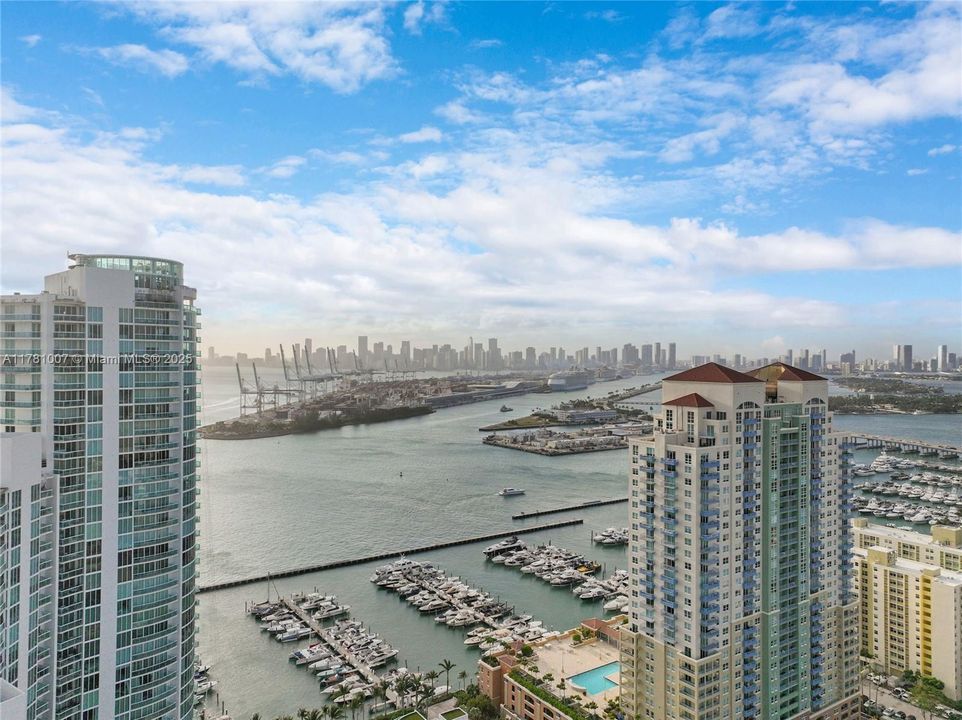 Recently Sold: $2,250,000 (3 beds, 2 baths, 2340 Square Feet)