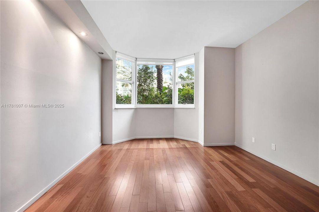 Recently Sold: $2,250,000 (3 beds, 2 baths, 2340 Square Feet)